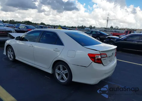 2014 Toyota Camry Se z USA, uszkodzony, nr VIN 4T1BF1FKXEU452975